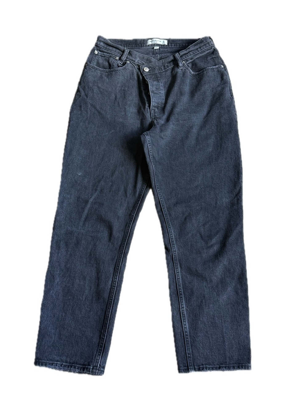 ABERCROMBIE & FITCH | The Dad High-Rise Asymmetrical Waist Jeans in Washed Black
